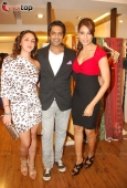 Bipasha Basu, Dia Mirza & Esha deol at Rocky S Aza collection launch - inditop.com38