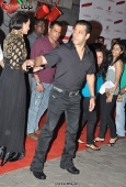 Salman, Sonakshi, Dia, Bipasha & Lots of Other Celebs at Dabangg premiere - inditop.com10